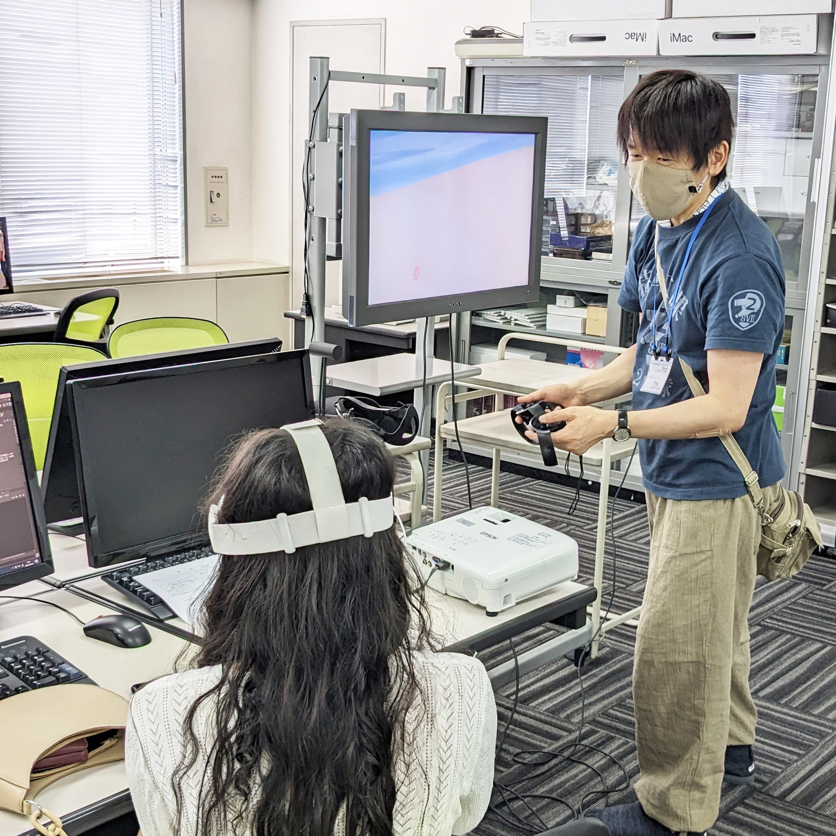 日本コンピュータ専門学校でのメタバースイベント体験の様子